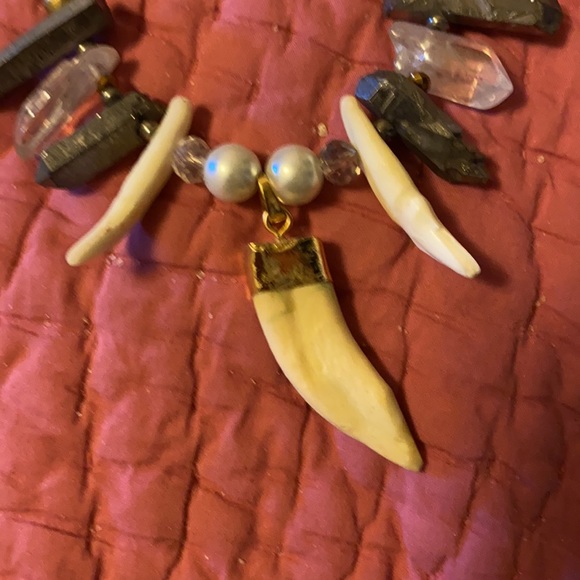 One of a kind designed neckart with wolves teeth - Picture 6 of 8